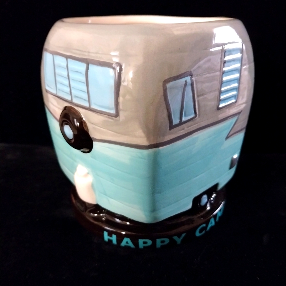 Big Mouth RV Camper 16 oz Mug with Retro Flamingo Detail